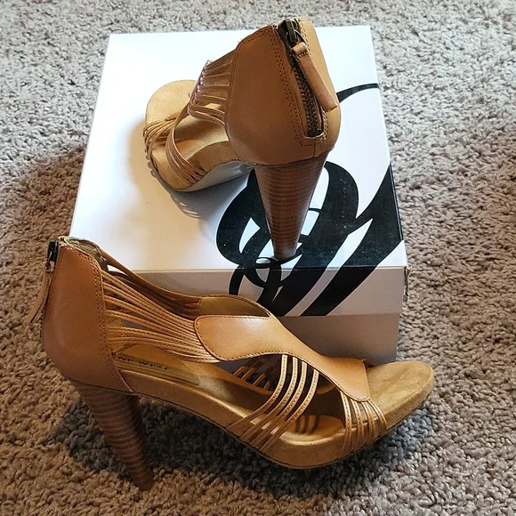 Nine West women's sandal. - Picture 3 of 3